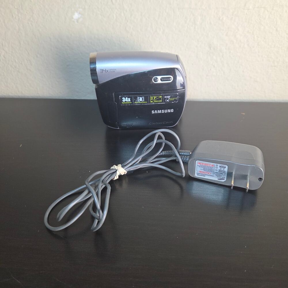 Samsung SC-D382 MiniDV Camcorder with 34x Optical Zoom + Charger & Battery